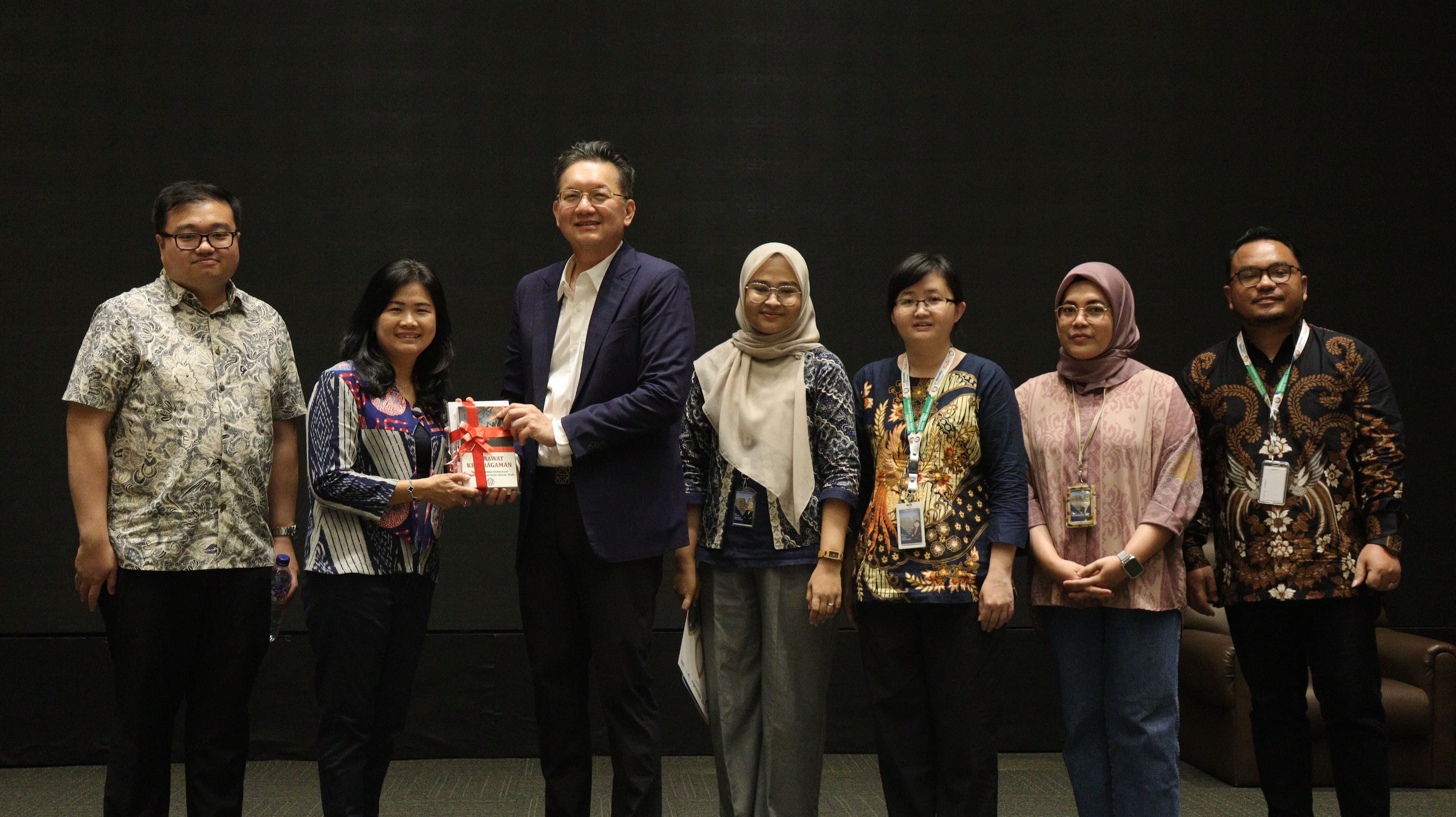 Talk Show Kuliah Tamu CSR, Mahasiswa Kewirausahaan Universitas Satya Terra Bhinneka Belajar Langsung dari CEO Growth Steel Group