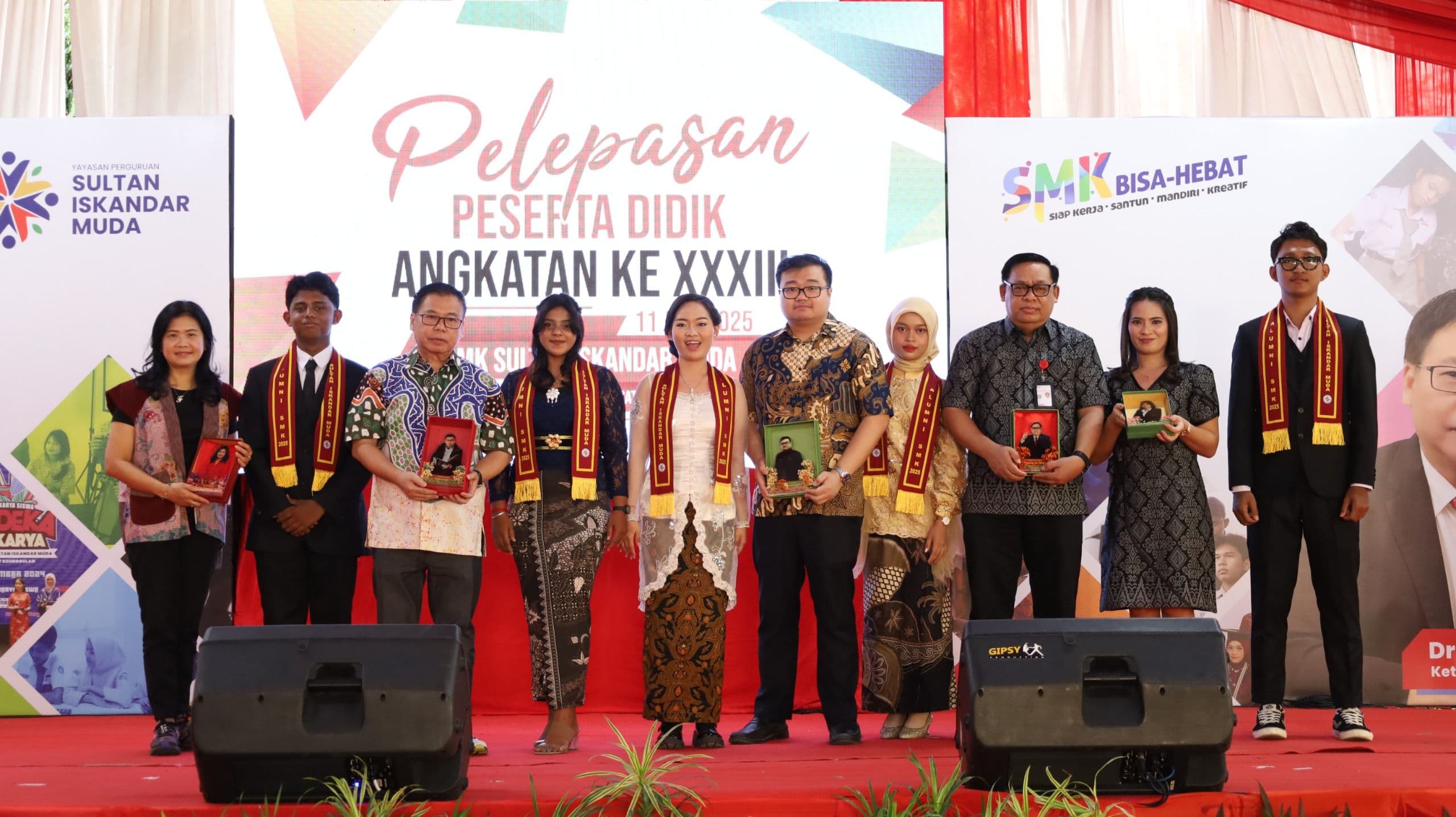 Dari Panggung Wisuda ke Gerbang Cita-Cita: Lulusan SMKS Sultan Iskandar Muda Siap Berkarya